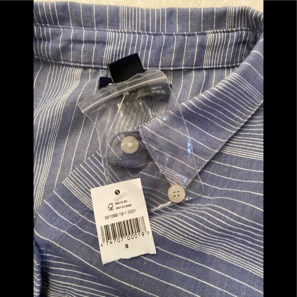 NWT GAP Boyfriend Fit Chambray Cotton Button Down Top Sz S - Picture 3 of 7